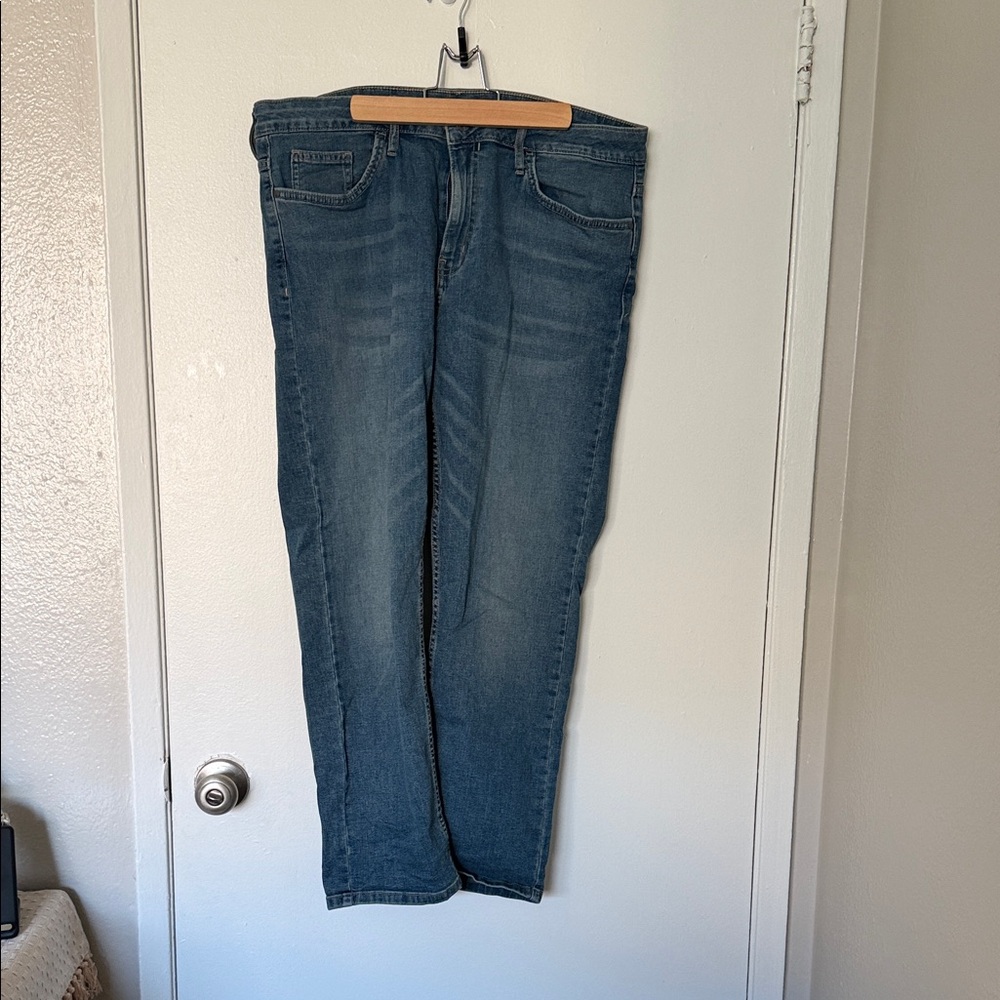 Calvin Klein Women's Size 14 Cropped Boyfriend Jeans